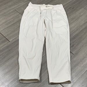 Lululemon Dance Studio Mid-Rise Lined Cropped Pants size 6 off white/stone